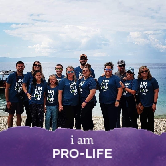 Meet your Posher, Nicole - Picture 1 of 1